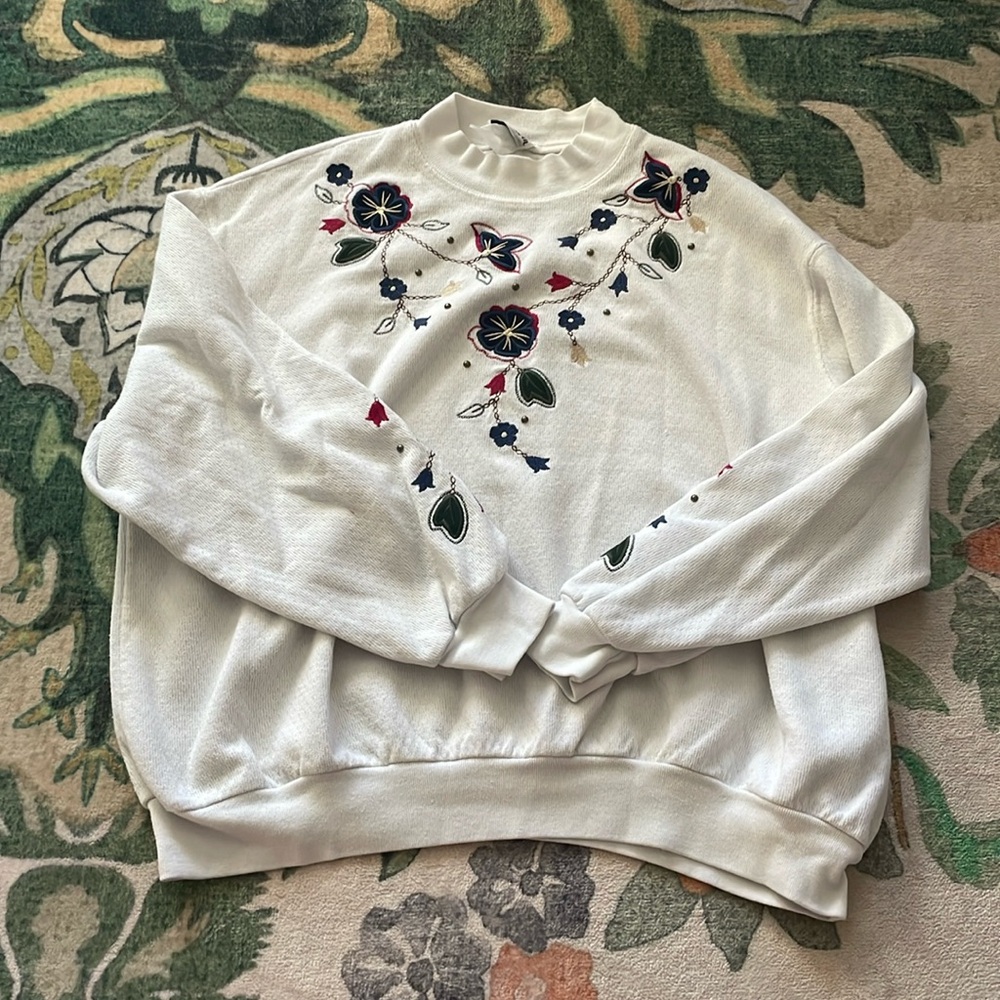 Vintage BonWorth White Embroidered Sweater Crew Neck